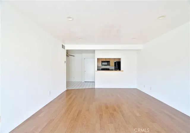 2nd image of 5460 White Oak Ave #E129, Encino, CA 91316 | MLS# SR26130387