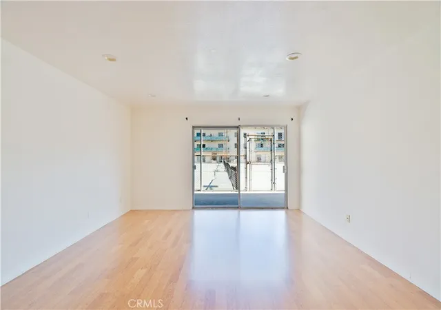 3rd image of 5460 White Oak Ave #E129, Encino, CA 91316 | MLS# SR26130387