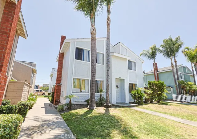 Listing Photo 5 - Condo for sale in building located at 4822 Neely, Huntington Beach, CA 92649