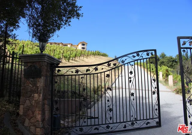 3rd image of 26985 Loma Prieta Wy, Los Gatos, CA 95033 | MLS# 26850159