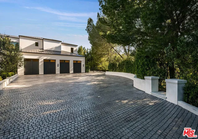 4th image of 73 Beverly Park Ln, Beverly Hills, CA 90210 | MLS# 26849853