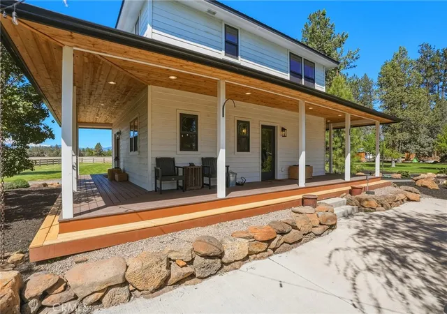 Photo 4 of Single family home for sale at 17186 Highway 126, Sisters, OR 97759 | MLS# OC26137079 | Listing updated on 2026-10-08