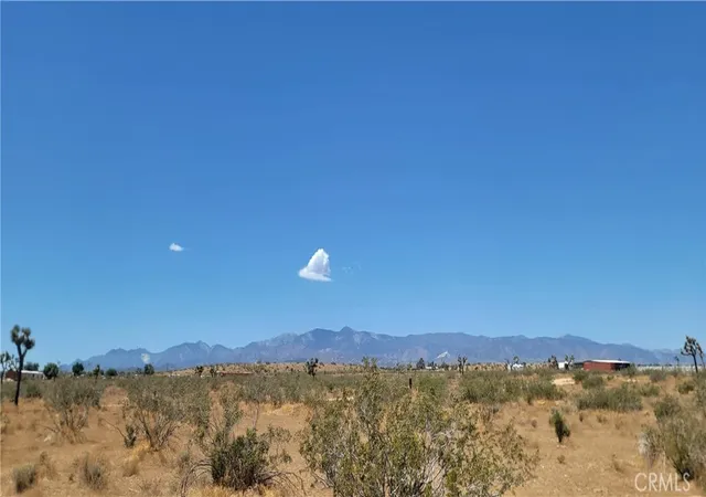 3rd image of 12350 Pueblo Trl, Phelan, CA 92392 | MLS# HD26137052