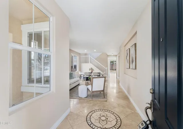 3rd image of 341 Huerta St, Oxnard, CA 93030 | MLS# V1-37172