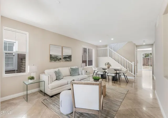 4th image of 341 Huerta St, Oxnard, CA 93030 | MLS# V1-37172