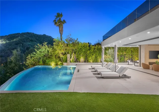 5th image of 16988 Strawberry Dr, Encino, CA 91436 | MLS# SR26137155