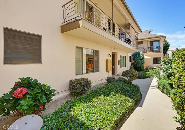 Photo 3 of Condo for sale at 2060 E 3rd Street #3, Long Beach, CA 90814 | MLS# PW26137207 | Listing updated on 2026-10-07