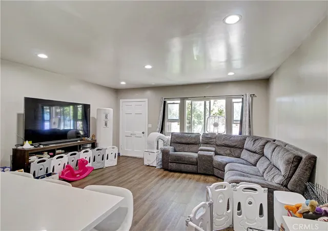 Photo 3 of House for sale at 5420 Manhattan Pl, Los Angeles, CA 90062 | MLS# MB26136328 | Listing updated on 2026-06-24