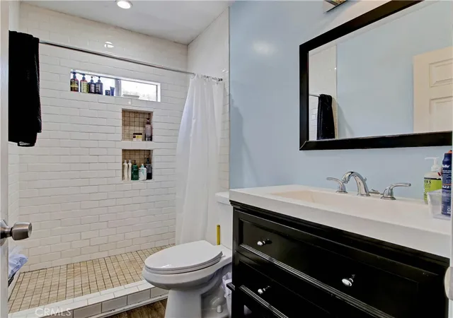 Photo 4 of House for sale at 5420 Manhattan Pl, Los Angeles, CA 90062 | MLS# MB26136328 | Listing updated on 2026-06-24