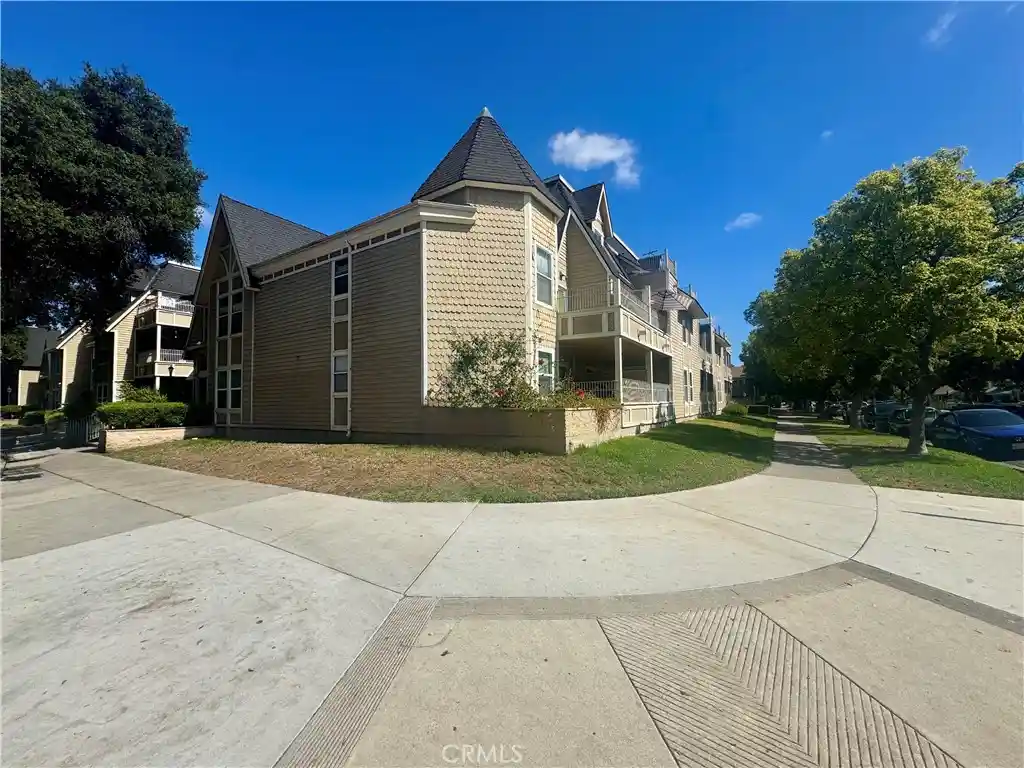 Photo 1 of Condo for sale at 300 E Chestnut Ave #301, Santa Ana, CA 92701 | MLS# OC26137270 | Listing updated on 2026-07-16