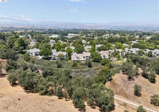 Photo 4 of Townhouse for sale at 24448 Hampton Dr #B, Valencia, CA 91355 | MLS# 41139341 | Listing updated on 2026-08-31