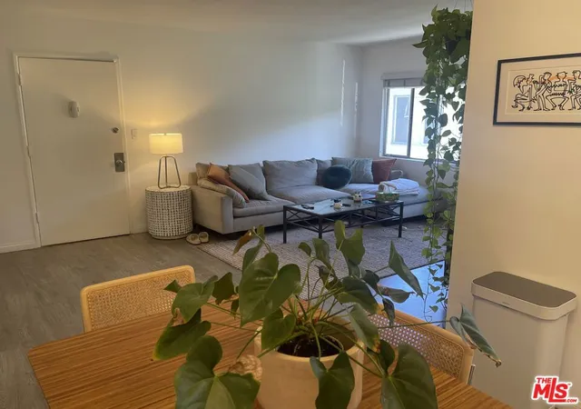 3rd image of 304 S Doheny Dr, Beverly Hills, CA 90211 | MLS# 26848875