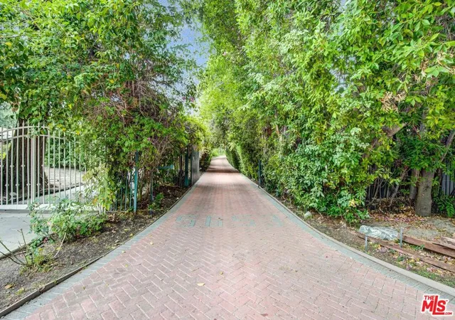 2nd image of 5653 Shirley Ave, Tarzana, CA 91356 | MLS# 26850207