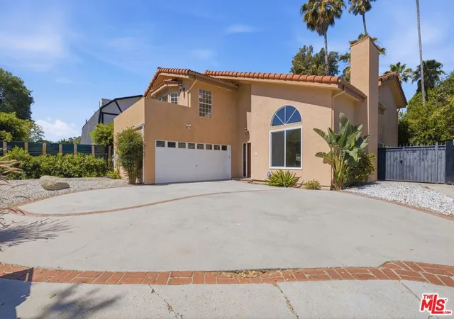 1st image of 19250 Oxnard St, Tarzana, CA 91356 | MLS# 26851561
