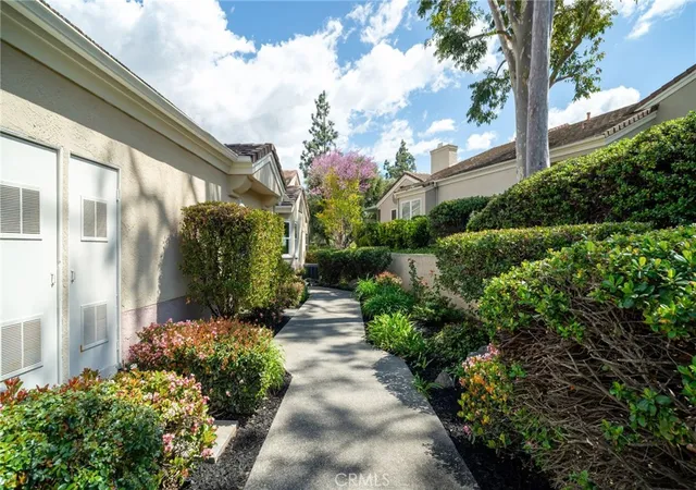 2nd image of 38510 Glen Abbey Ln, Murrieta, CA 92562 | MLS# SW26136790
