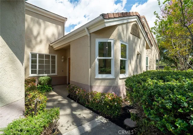 3rd image of 38510 Glen Abbey Ln, Murrieta, CA 92562 | MLS# SW26136790