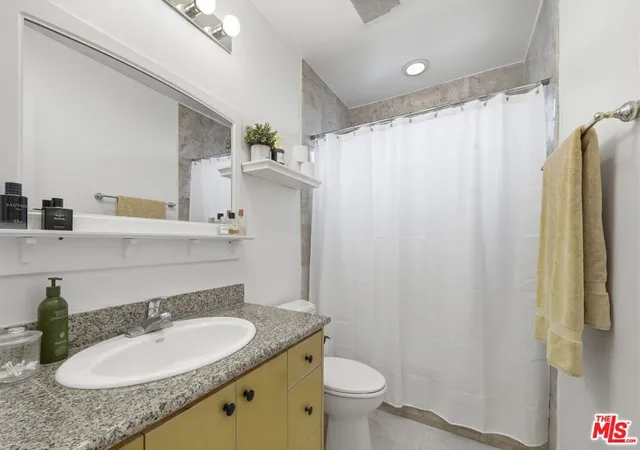 3rd image of 11718 Darlington Ave, Los Angeles, CA 90049