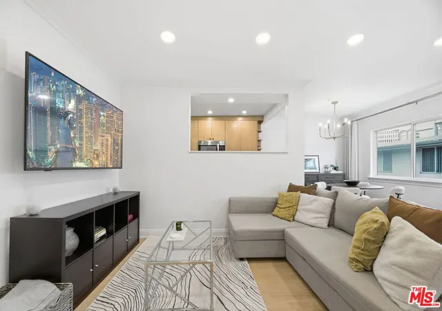 4th image of 11718 Darlington Ave #7, Los Angeles, CA 90049 | MLS# 26851523