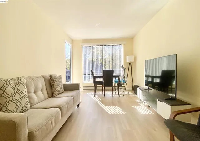 1st image of 2 Commodore Dr #D273, Emeryville, CA 94608 | MLS# 41139366