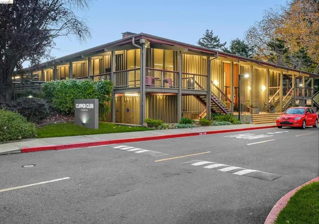 5th image of 2 Commodore Dr, Emeryville, CA 94608