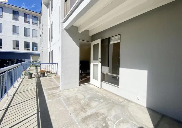2nd image of 2 Commodore Dr #D273, Emeryville, CA 94608 | MLS# 41139366