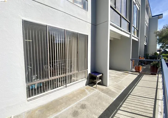 3rd image of 2 Commodore Dr #D273, Emeryville, CA 94608 | MLS# 41139366