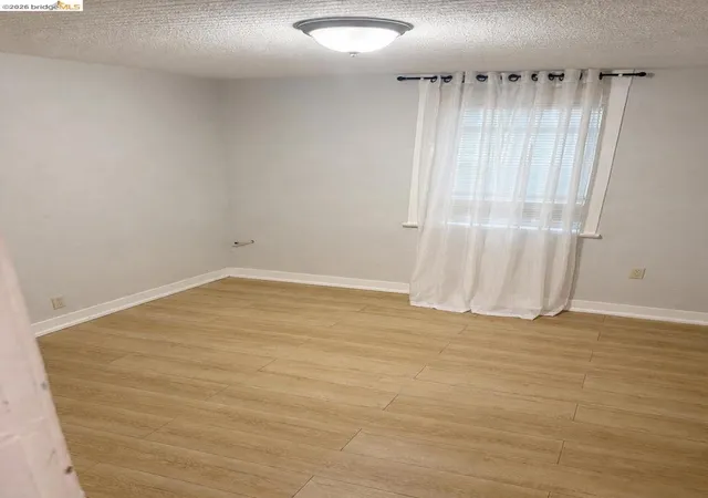 3rd image of 1211 1211 Wanda St, Crockett, CA 94525 | MLS# 41139375