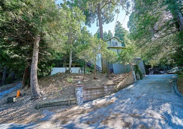 Homes for sale in Crestline, CA | 23891 Lakeview, Crestline, CA 92325 | MLS# TR26137510