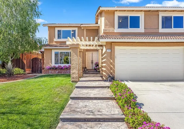 Homes for sale in Gilroy, CA | 1439 Eagles Nest Ln, Gilroy, CA 95020 | MLS# ML82052046