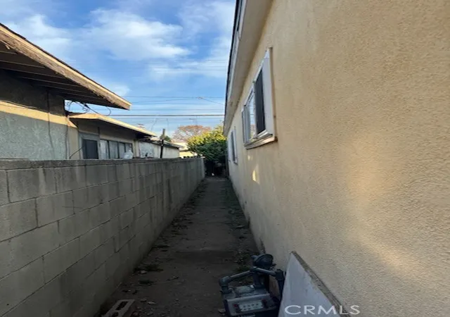 Homes for sale in Inglewood, CA | 918 S Oak St, Inglewood, CA 90301 | MLS# DW26137623