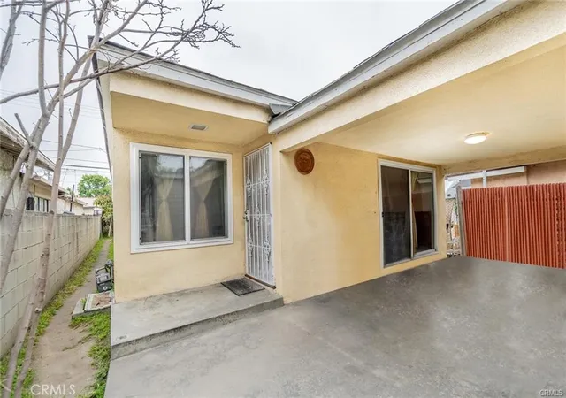 Homes for sale in Inglewood, CA | 918 S Oak St, Inglewood, CA 90301 | MLS# DW26137623