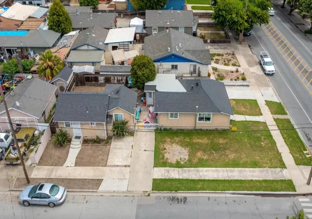 1st image of 694 Central Ave, Hollister, CA 95023 | MLS# ML82052063