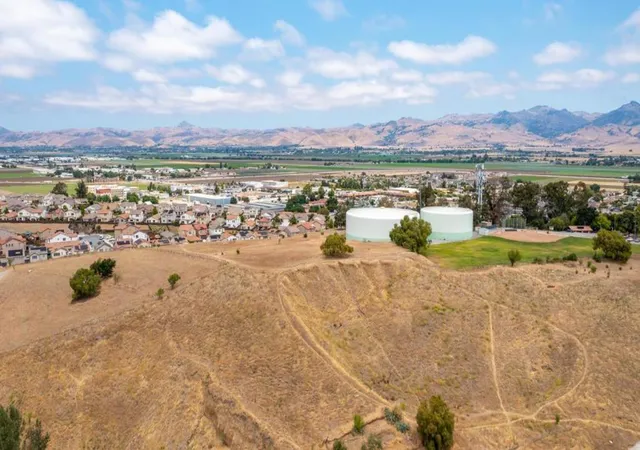 26th image of 694 Central Ave, Hollister, CA 95023 | MLS# ML82052063