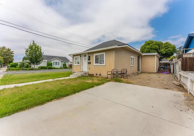 3rd image of 694 Central Ave, Hollister, CA 95023 | MLS# ML82052063