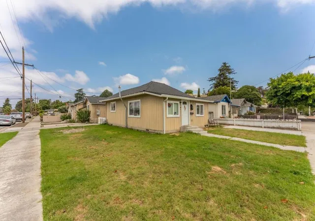 4th image of 694 Central Ave, Hollister, CA 95023 | MLS# ML82052063