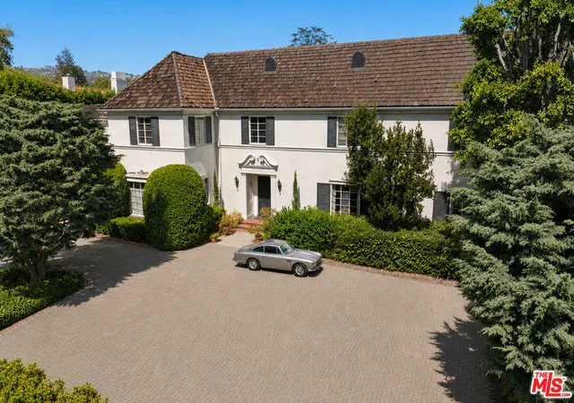 Photo 3 of Single family home for sale at 904 N Beverly Dr, Beverly Hills, CA 90210 | MLS# 26850659 | Listing updated on 2026-07-02