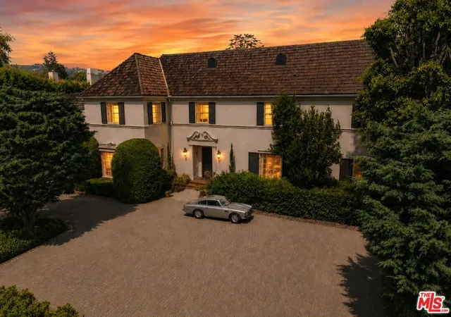 Photo 4 of Single family home for sale at 904 N Beverly Dr, Beverly Hills, CA 90210 | MLS# 26850659 | Listing updated on 2026-07-02