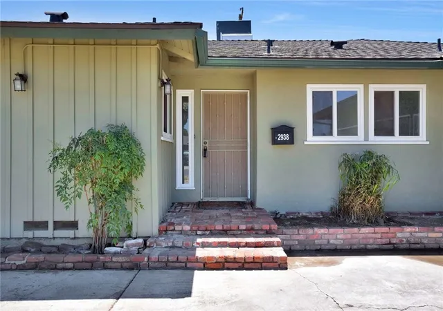 Photo 3 of Sale Pending at 2938 E Willis, Fresno, CA 93726 | MLS# FR26137711 | Listing updated on 2026-09-12