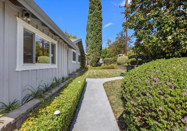5th image of 441 Condado Wy, Escondido, CA 92025 | MLS# PTP2604811