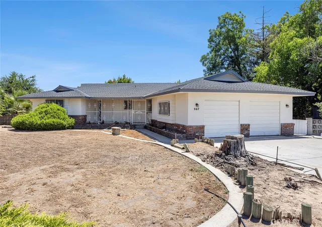 Single family home for sale at 947 S Stanford Ave, Fresno, CA 93727 | MLS# FR26137845