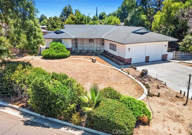 Photo 2 of Single family home for sale at 947 S Stanford Ave, Fresno, CA 93727 | MLS# FR26137845 | Listing updated on 2026-09-24