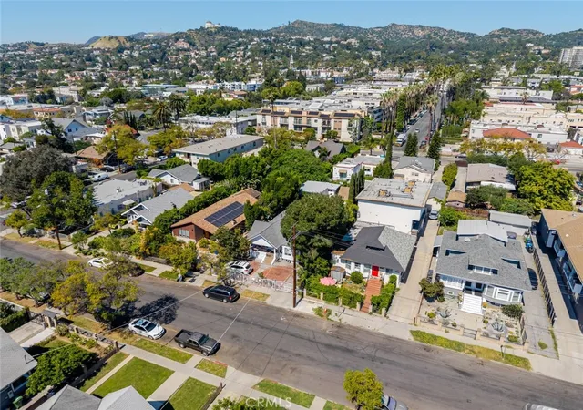 Photo 3 of House for sale at 4541 Russell Ave, Los Angeles, CA 90027 | MLS# SR26137700 | Listing updated on 2026-06-25