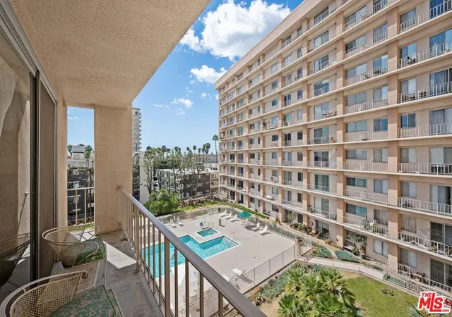 2nd image of 100 S Doheny Dr #512, Los Angeles, CA 90048 | MLS# 26851825