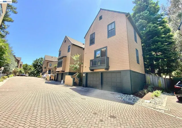 Homes for sale in Belmont, CA | 19 Edgewood Pl, Belmont, CA 94002 | MLS# 41139437