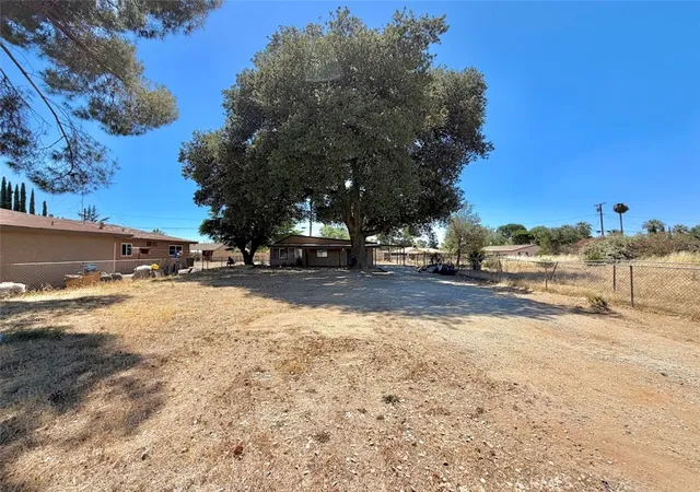 2nd image of 925 Chestnut Ave, Beaumont, CA 92223 | MLS# IV26137692