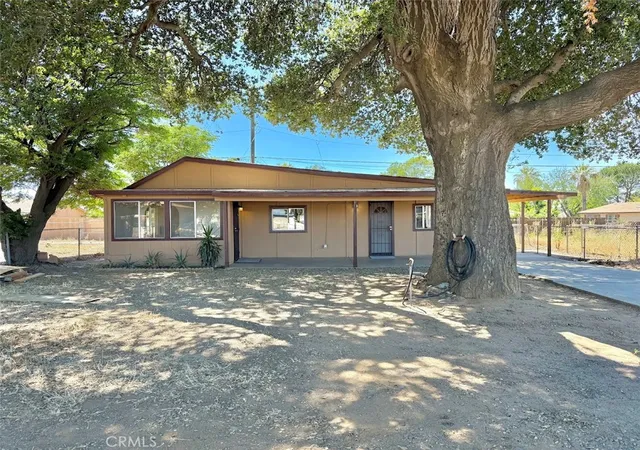3rd image of 925 Chestnut Ave, Beaumont, CA 92223 | MLS# IV26137692