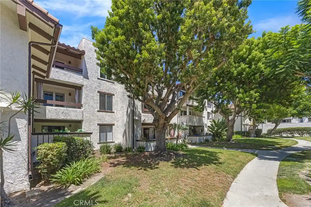 Listing Photo 1 - Condo for sale in 21372 Brookhurst located at 21372 Brookhurst, Huntington Beach, CA 92646 - Unit #234