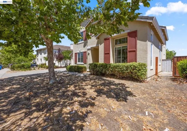 Photo 3 of Sale Pending at 4528 Wagon Trl Way, Antioch, CA 94531 | MLS# 41139442 | Listing updated on 2026-09-04