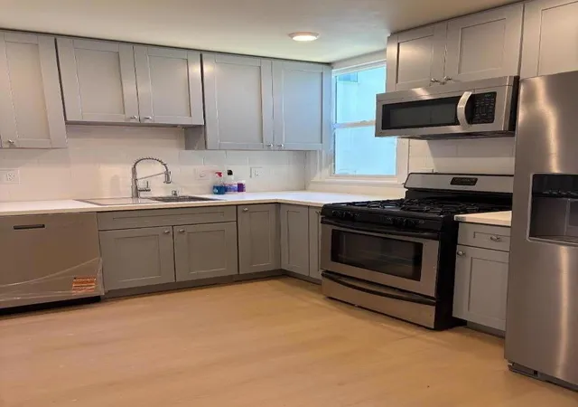 4th image of 688 Morse St, San Francisco, CA 94112 | MLS# ML82052112