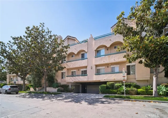 1st image of 10659 Bloomfield St, Toluca Lake, CA 91602 | MLS# SR26138005